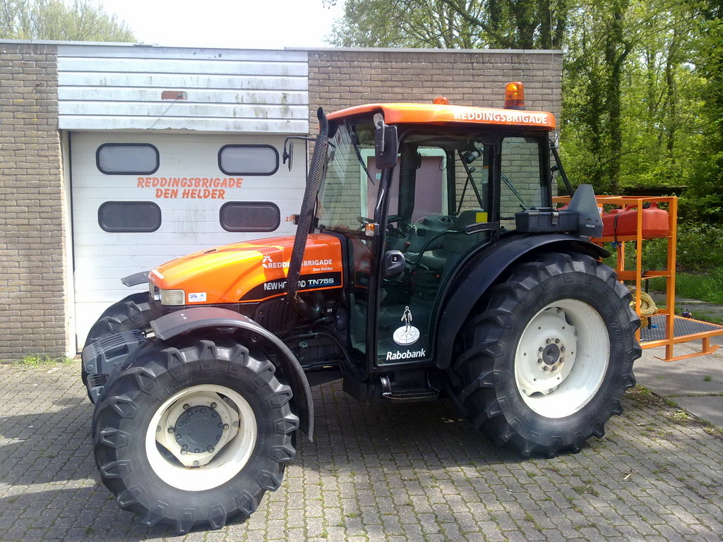 tractor-DHD320